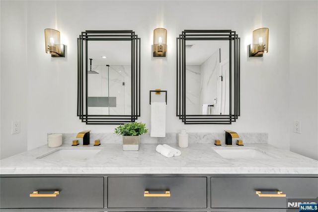 428 6th Street 2, Palisades Park, NJ 07650