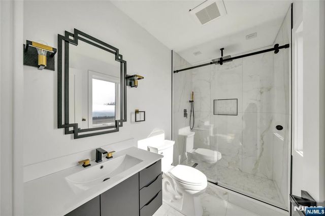 428 6th Street 2, Palisades Park, NJ 07650