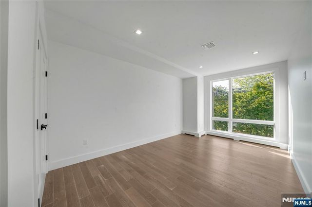 428 6th Street 2, Palisades Park, NJ 07650