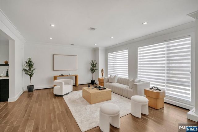 428 6th Street 2, Palisades Park, NJ 07650