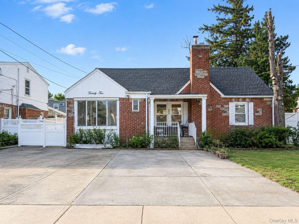 22 Oakland Avenue, West Hempstead, NY 11552 — exterior