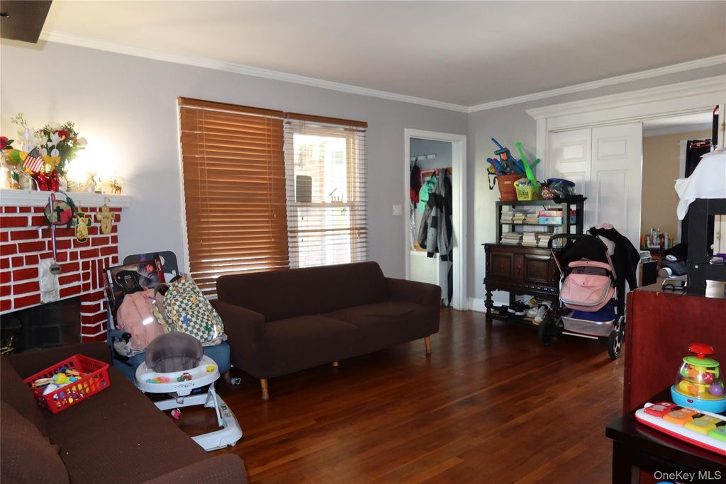 22 Oakland Avenue, West Hempstead, NY 11552 — photo 3
