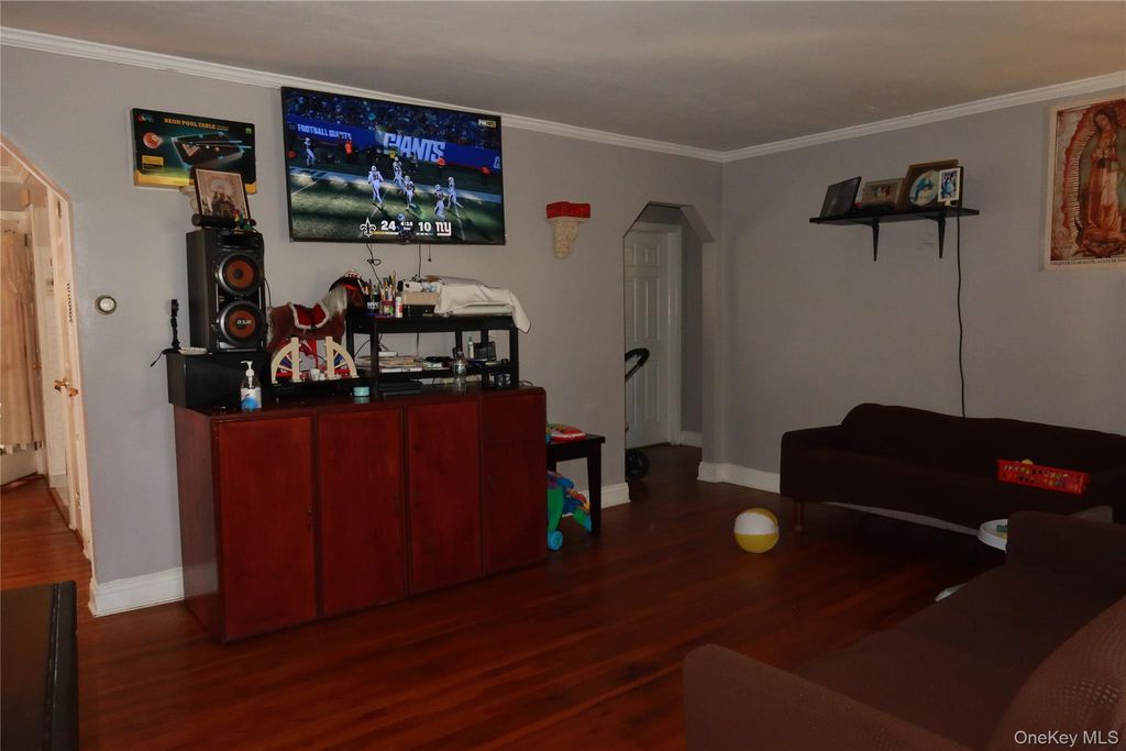 22 Oakland Avenue, West Hempstead, NY 11552 — photo 4