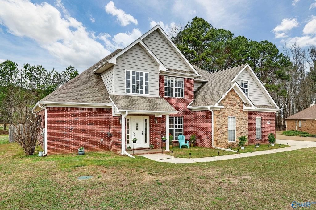 218 Harvest Ridge Drive, Harvest, AL 35749