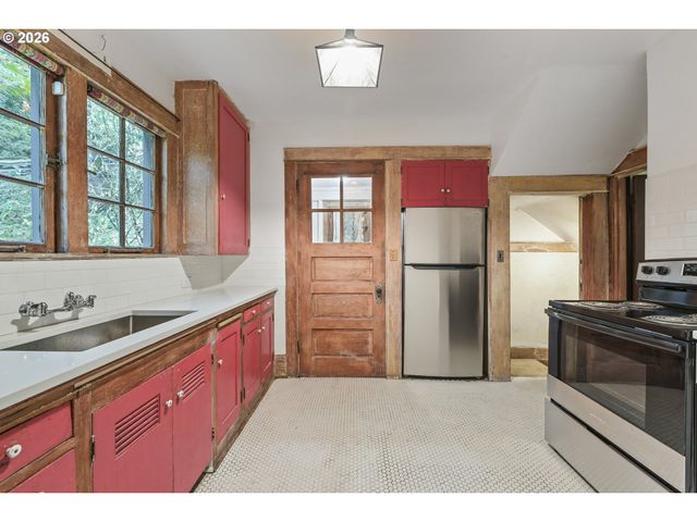 1615 Sw FORD STREET Dr, Portland, OR 97201