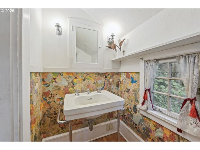 1615 Sw FORD STREET Dr, Portland, OR 97201