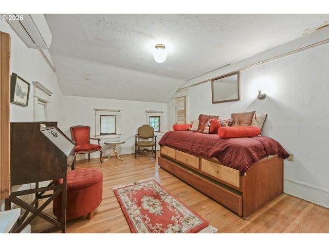 1615 Sw FORD STREET Dr, Portland, OR 97201