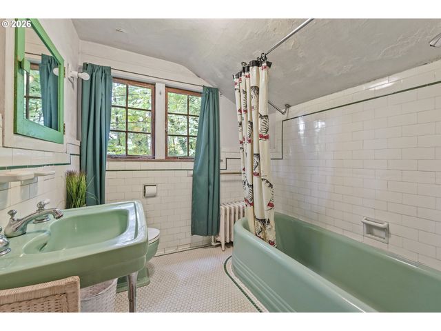 1615 Sw FORD STREET Dr, Portland, OR 97201