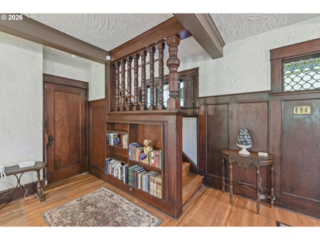 1615 Sw FORD STREET Dr, Portland, OR 97201