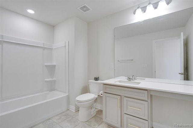 2882 Trillium Hills Drive, Commerce Twp, MI 48382