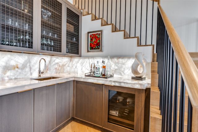 2408 Victory Park Lane 1442, Dallas, TX 75219