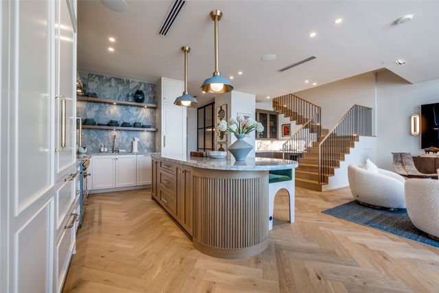 2408 Victory Park Lane 1442, Dallas, TX 75219