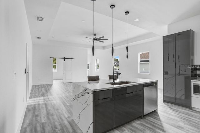 2305 W KENTUCKY AVENUE, Tampa, FL 33607