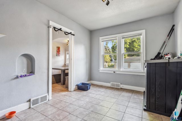 817 W 15th St Street, Sioux Falls, SD 57104