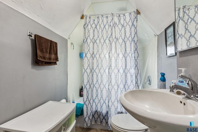 817 W 15th St Street, Sioux Falls, SD 57104