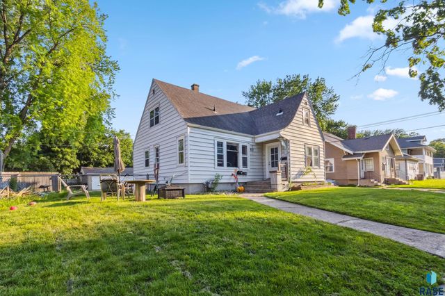 817 W 15th St Street, Sioux Falls, SD 57104