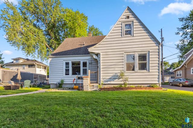 817 W 15th St Street, Sioux Falls, SD 57104