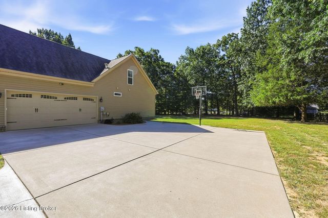 191 Spruce Ln, Mt Washington, KY 40047