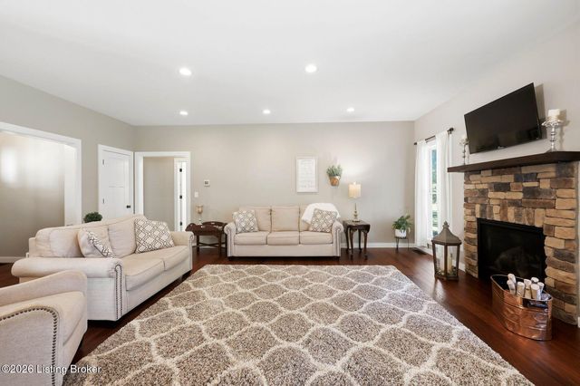 191 Spruce Ln, Mt Washington, KY 40047