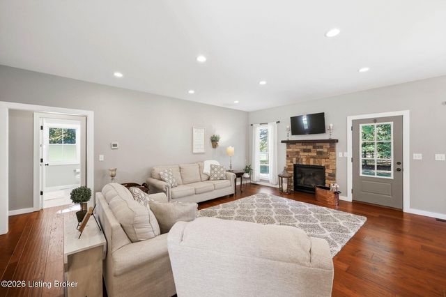 191 Spruce Ln, Mt Washington, KY 40047