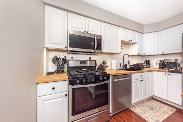 237 Winchester Street, South Lyon, MI 48178