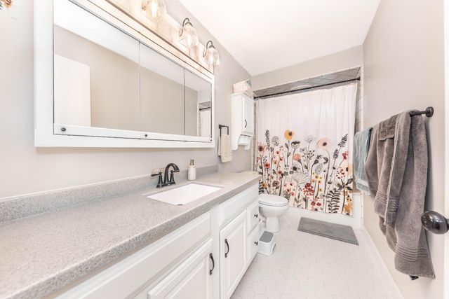 237 Winchester Street, South Lyon, MI 48178