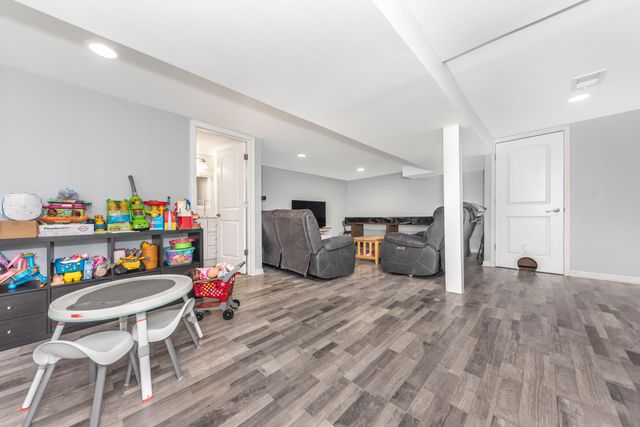 237 Winchester Street, South Lyon, MI 48178