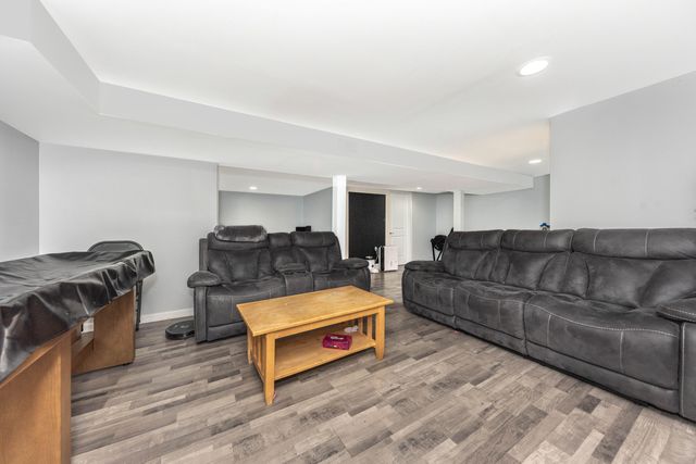 237 Winchester Street, South Lyon, MI 48178