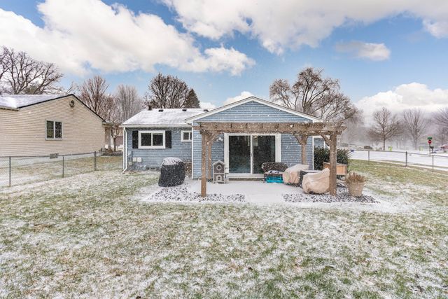 237 Winchester Street, South Lyon, MI 48178