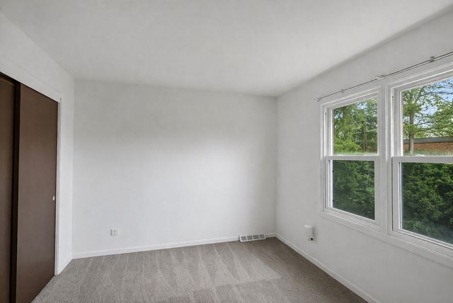 815 Knightsbridge Lane, Schaumburg, IL 60195