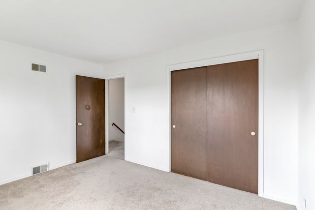 815 Knightsbridge Lane, Schaumburg, IL 60195