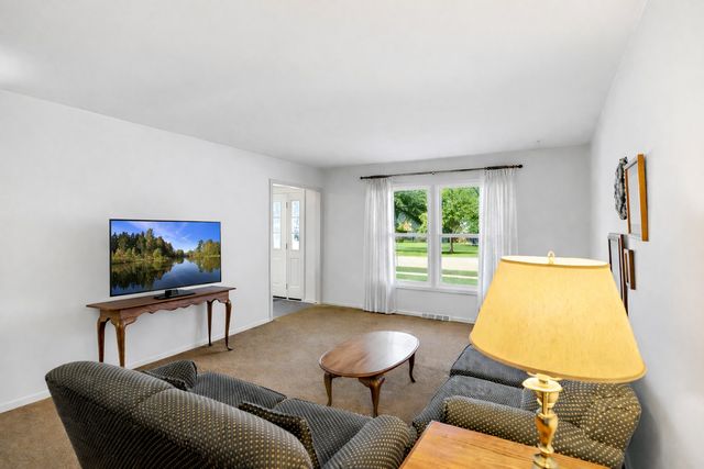 815 Knightsbridge Lane, Schaumburg, IL 60195