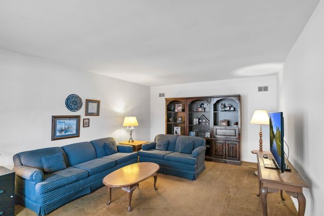 815 Knightsbridge Lane, Schaumburg, IL 60195