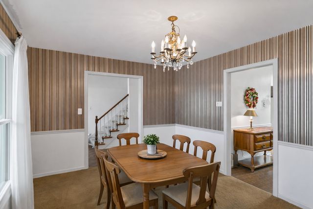 815 Knightsbridge Lane, Schaumburg, IL 60195