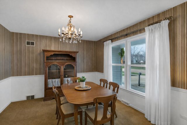 815 Knightsbridge Lane, Schaumburg, IL 60195