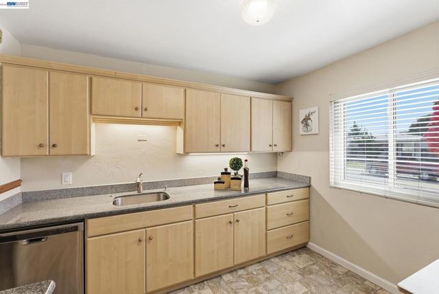 18160 Hunter Ave, San Lorenzo, CA 94541