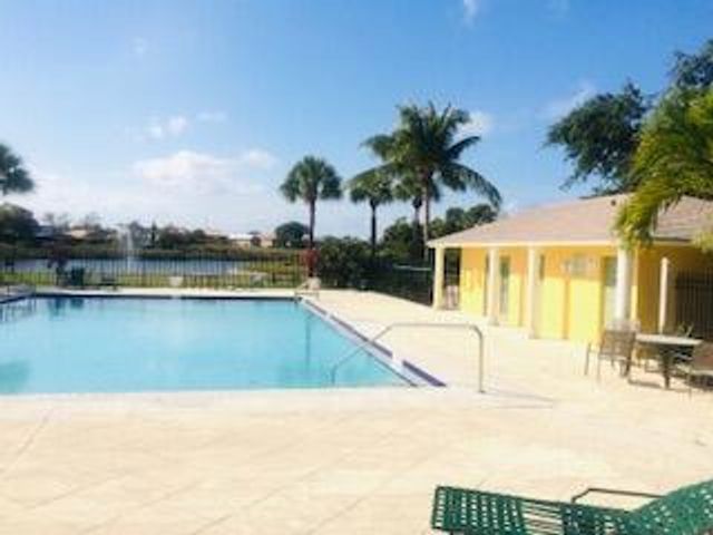 1605 Meadows Circle W 1605, Boynton Beach, FL 33436