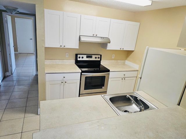 1605 Meadows Circle W 1605, Boynton Beach, FL 33436