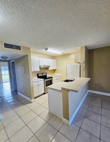 1605 Meadows Circle W 1605, Boynton Beach, FL 33436