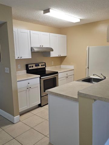 1605 Meadows Circle W 1605, Boynton Beach, FL 33436