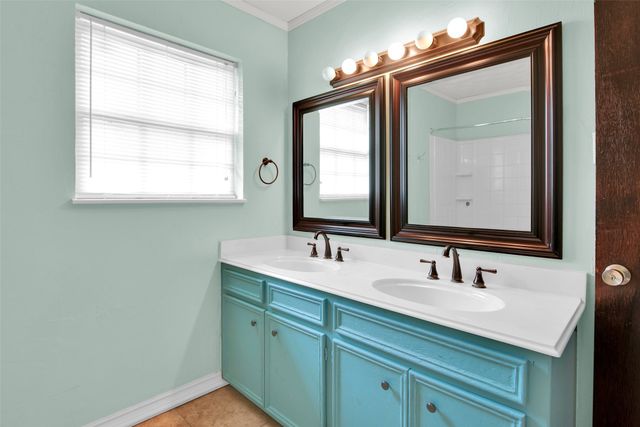 706 W Cheri Ann Drive W, Bells, TX 75414