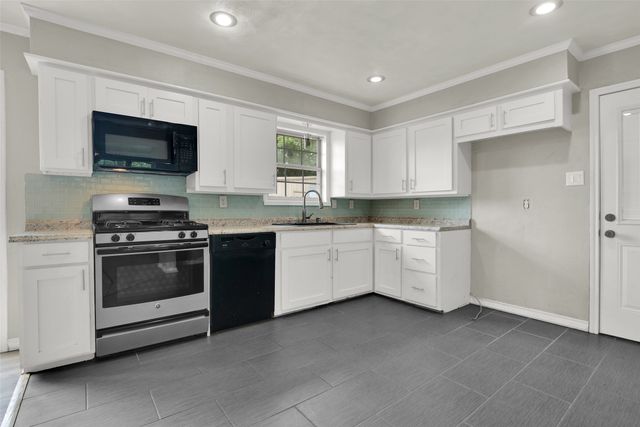 706 W Cheri Ann Drive W, Bells, TX 75414