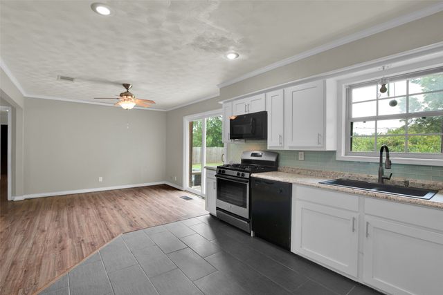 706 W Cheri Ann Drive W, Bells, TX 75414