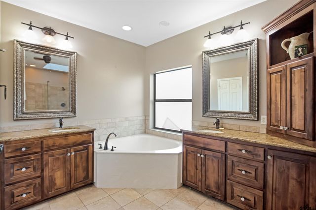 1687 W Point Rd, Kilgore, TX 75662