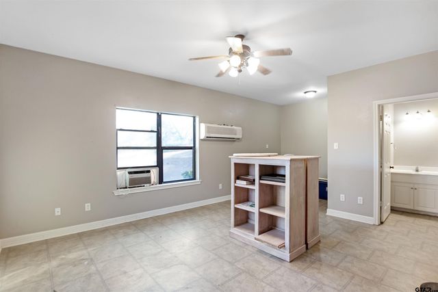 1687 W Point Rd, Kilgore, TX 75662