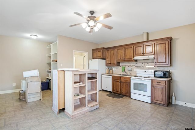 1687 W Point Rd, Kilgore, TX 75662