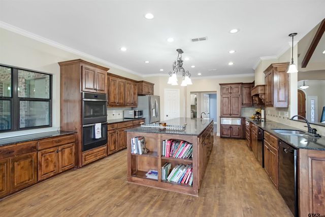 1687 W Point Rd, Kilgore, TX 75662