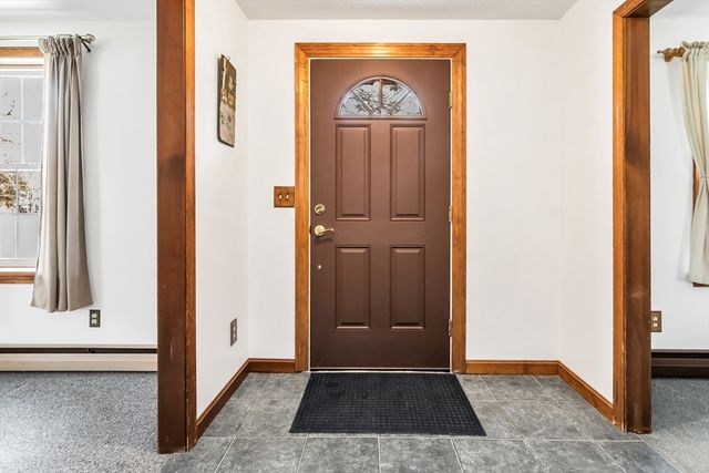 33 Lawson Farm Rd, Londonderry, NH 03053