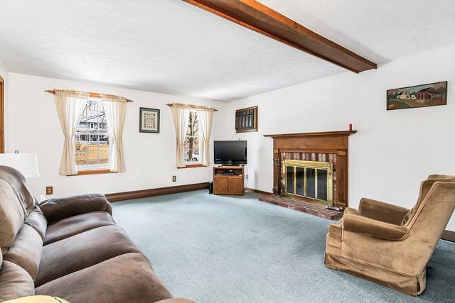 33 Lawson Farm Rd, Londonderry, NH 03053