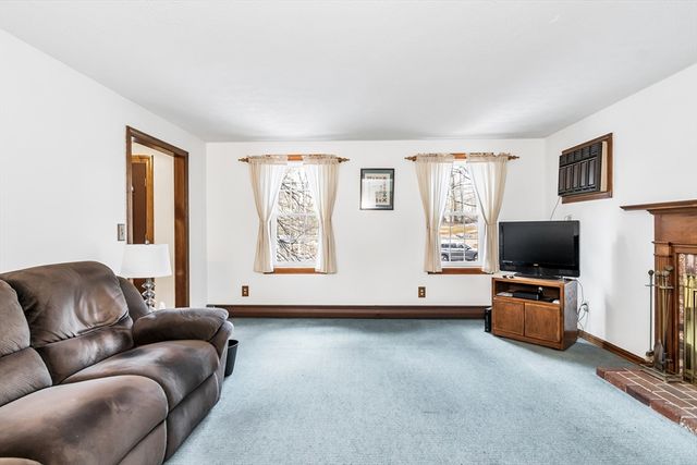 33 Lawson Farm Rd, Londonderry, NH 03053